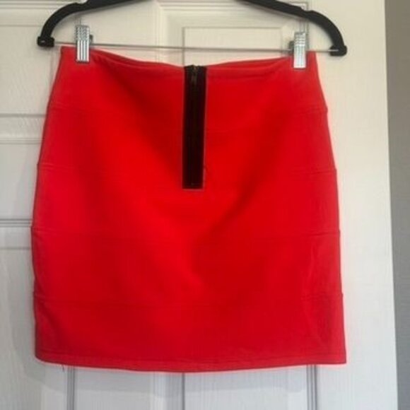 Millau Ribbed Red Mini Bandage Skirt Medium - Picture 1 of 4